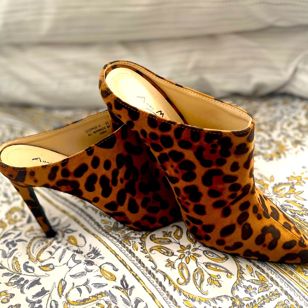 Pre owned animal print mules